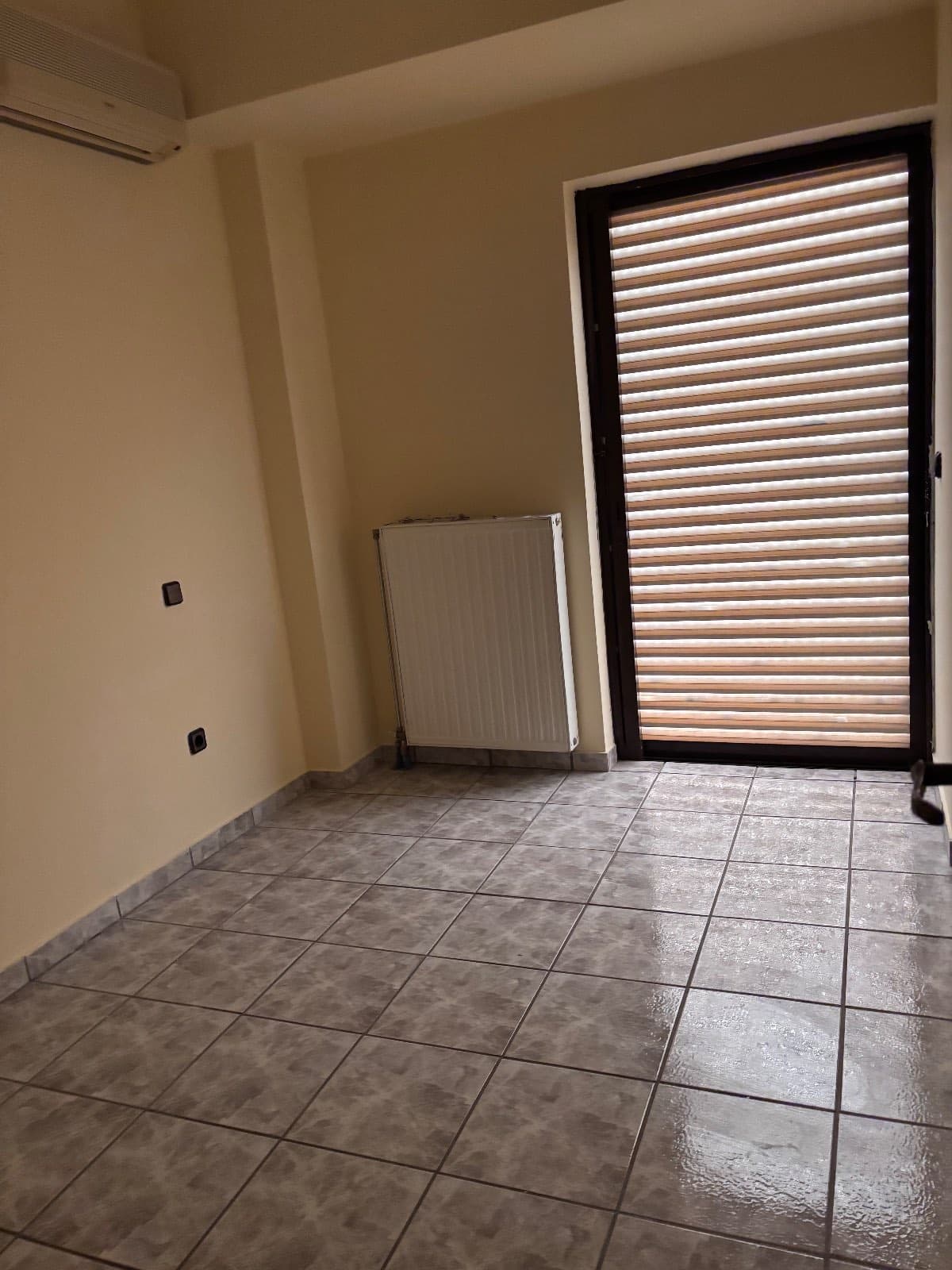 Εξαιρετικό διαμέρισμα 70 τ.μ. στον 3ο όροφο, φωτεινό και άνετο, με τεράστιες βερ 2