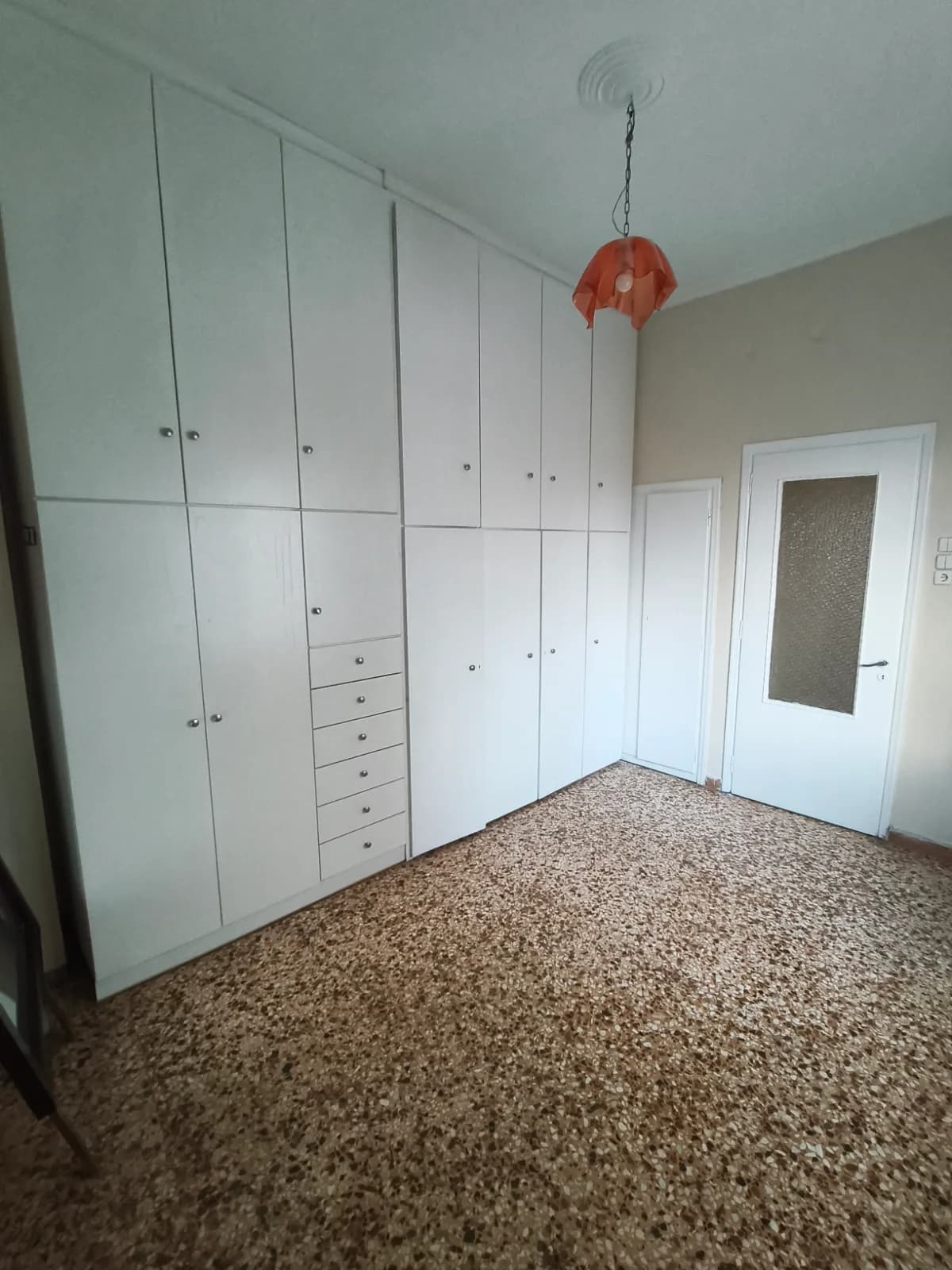 Πειραιάς/Καστέλλα : ανακαινισμένο και επιπλωμένο δυάρι κοντά στο πανεπιστήμιο